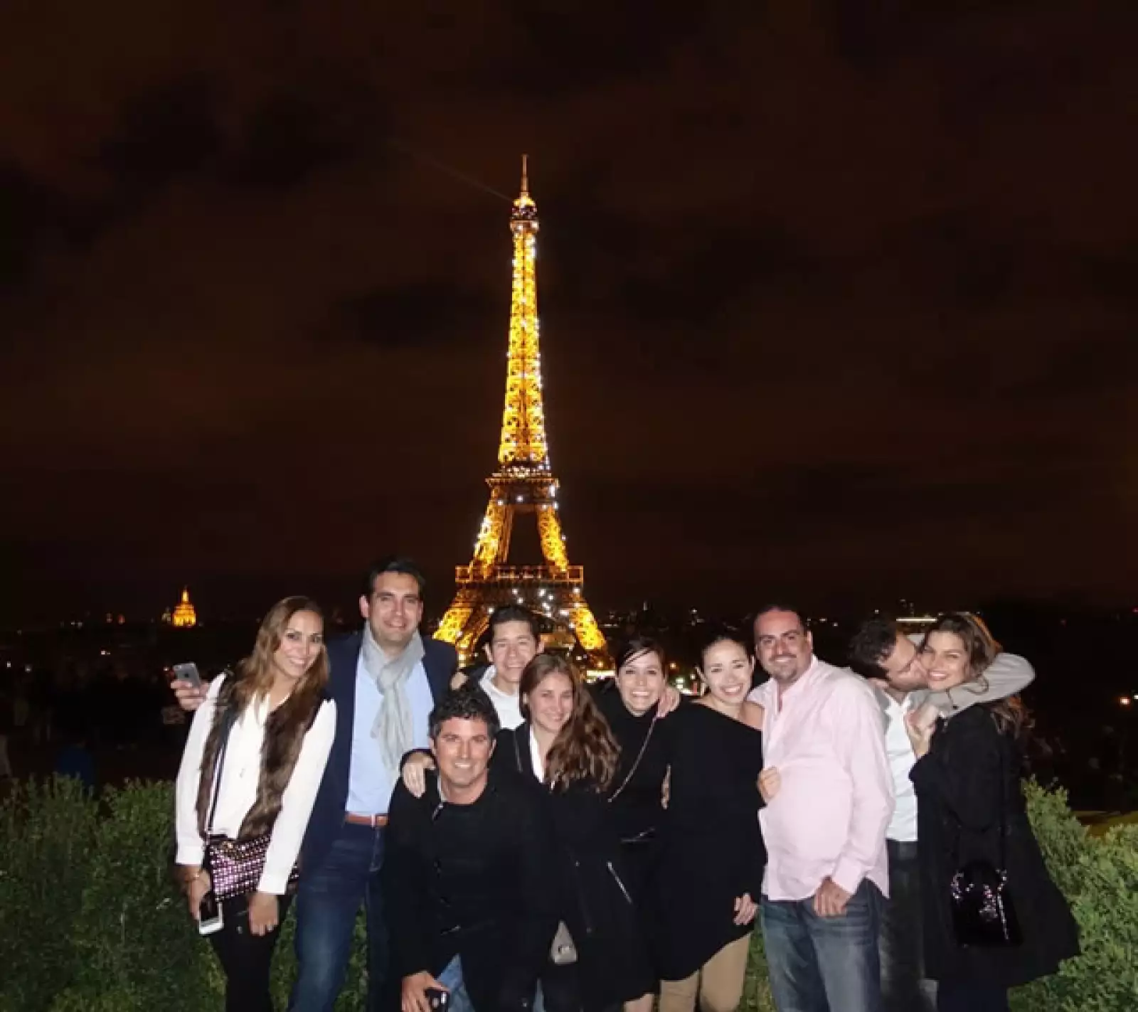 El primer día visitaron el Café de L´homme donde la vista de la torre Eiffel es increíble.
