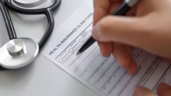 Cofece investiga acuerdos ilegales en compras públicas de seguros de vida y pensiones 