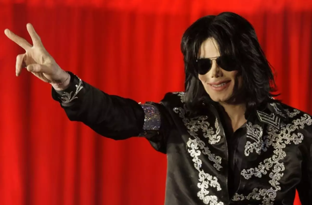 En la tercer semana de juicio contra Conrad Murray, se dieron a conocer nuevas imágenes de Michael después de su muerte.