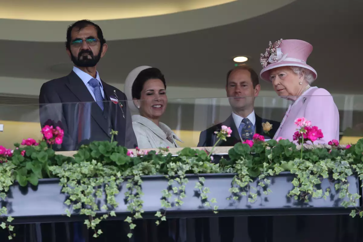 Emir Mohammed bin Rashid al-Maktoum, princesa Haya y la reina Isabel.