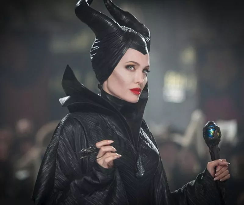 Jolie contará una historia paralela de Maléfica 50 años después de haberse estrenado `La Bella Durmiente´.