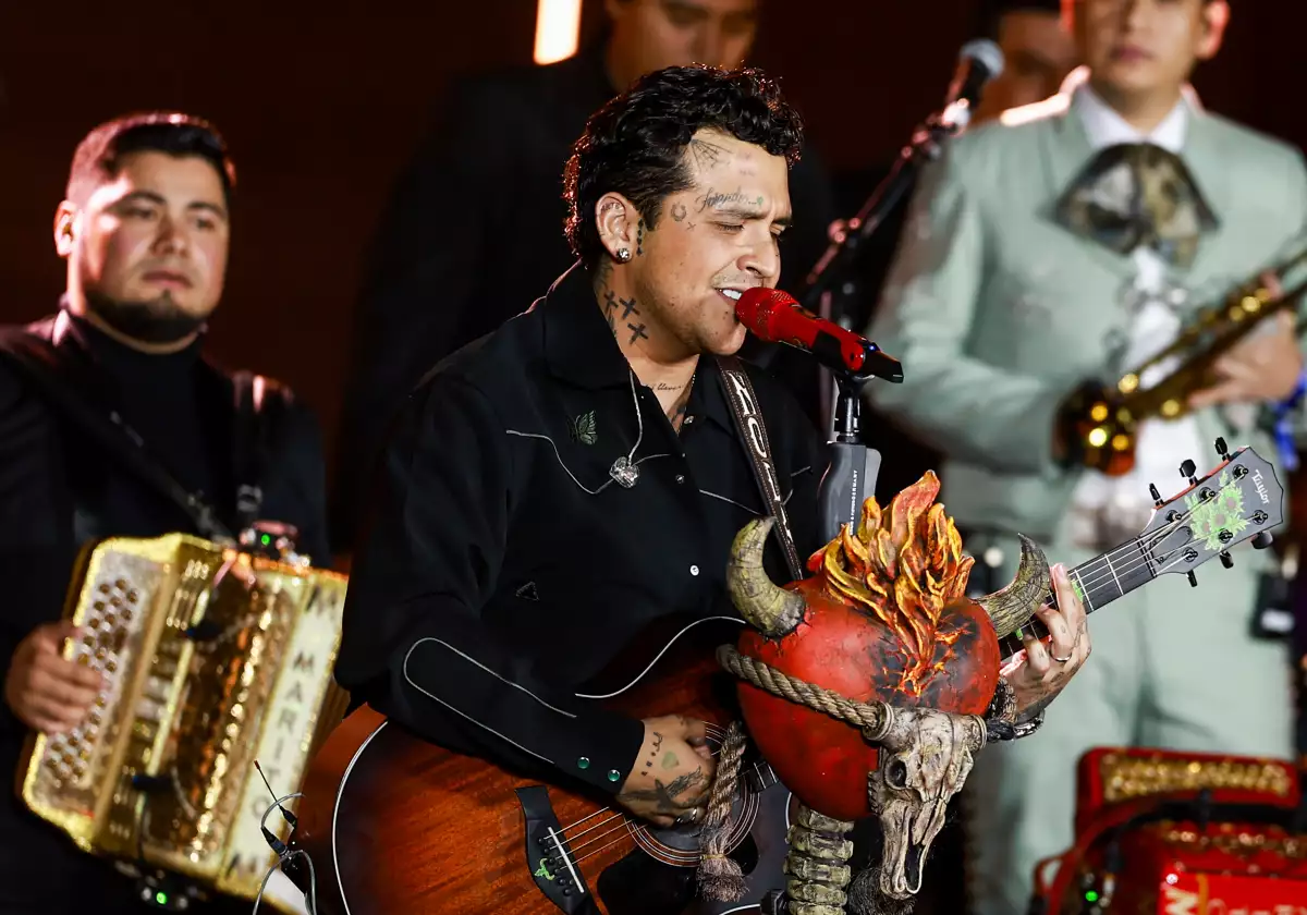 Christian-Nodal-documentos-falsos