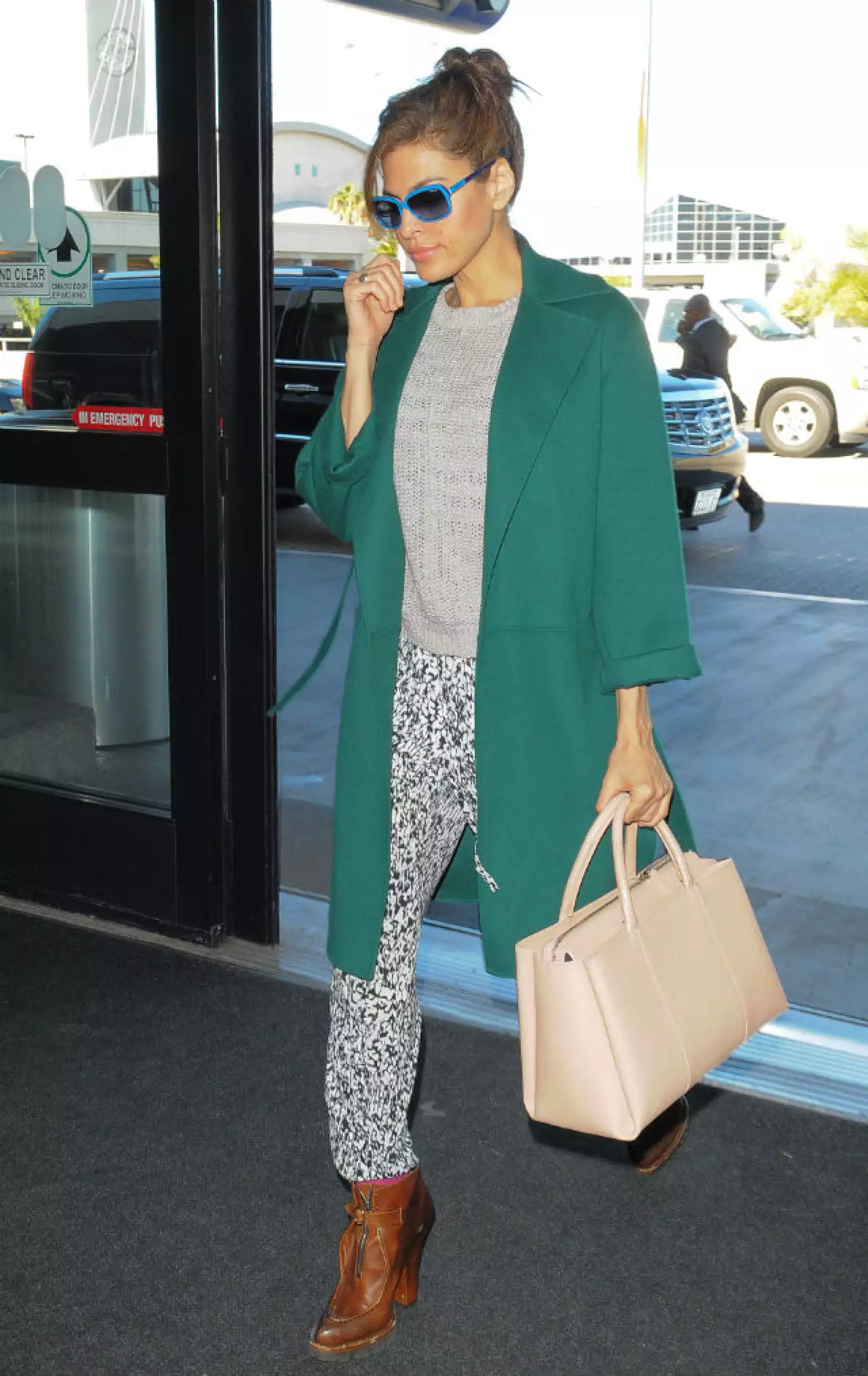 En febrero, la actriz recién se habría enterado de su embarazo, a sus dos meses. Aquí, a su llegada al aeropuerto de Los Ángeles.