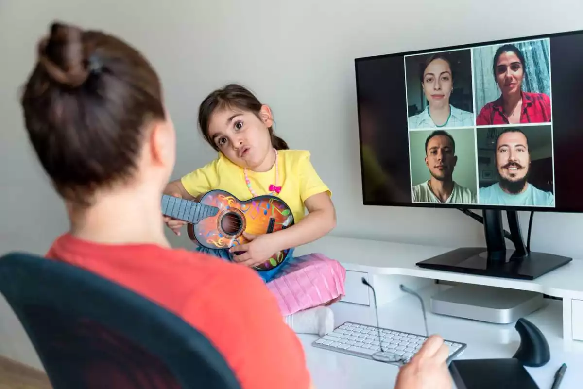 ¿Los niños deben ser visibles en el trabajo?