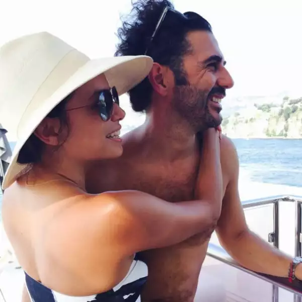 Hot bodies en la playa.