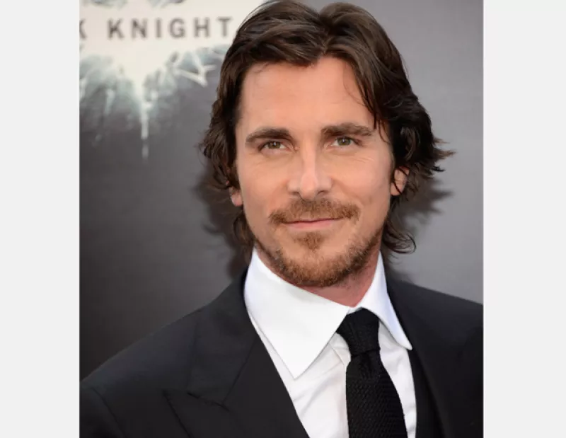 El actor  protagonizará el filme junto a Bradley Cooper, Jeremy Renner y Amy Adams, luego del éxito en la película "The Dark Knight Rises".