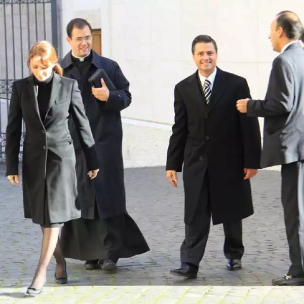 Mientras saludaba al pontífice el gobernador mexiquense afirmó que existe una `espléndida relación´ con los obispos de su entidad y agradeció `la distinción´ concedida a su familia al recibirla en El Vaticano