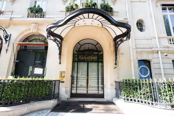 Luxury Brands Stores Closed - Paris, France - 08 Apr 2020