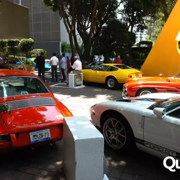 Exhibición de autos clásicos