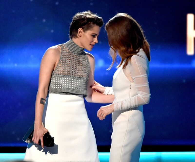 Kristen fue una de las encargadas de entregar premio a la "Mejor Actriz" de los Hollywood Film Awards.