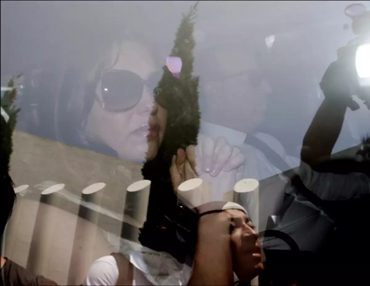 La cantante estuvo acompañada en todo momento por su esposo, Tommy Mottola.