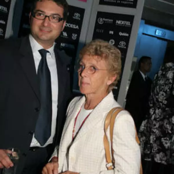 Emmanuel Ari, Cristina Barrios