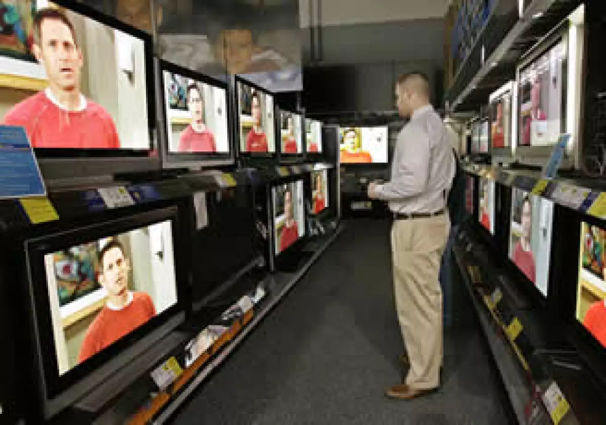 La venta de productos electrónicos, castigada por los grandes descuentos en televisores, subió levemente. (Foto: AP)