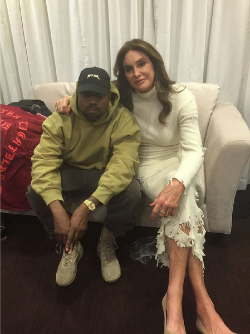 Caitlyn también apoyó a Kanye n su lanzamiento.
