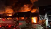 Incendio en fábrica de Xochimilco hoy provoca afectaciones viales y paraliza al tren ligero