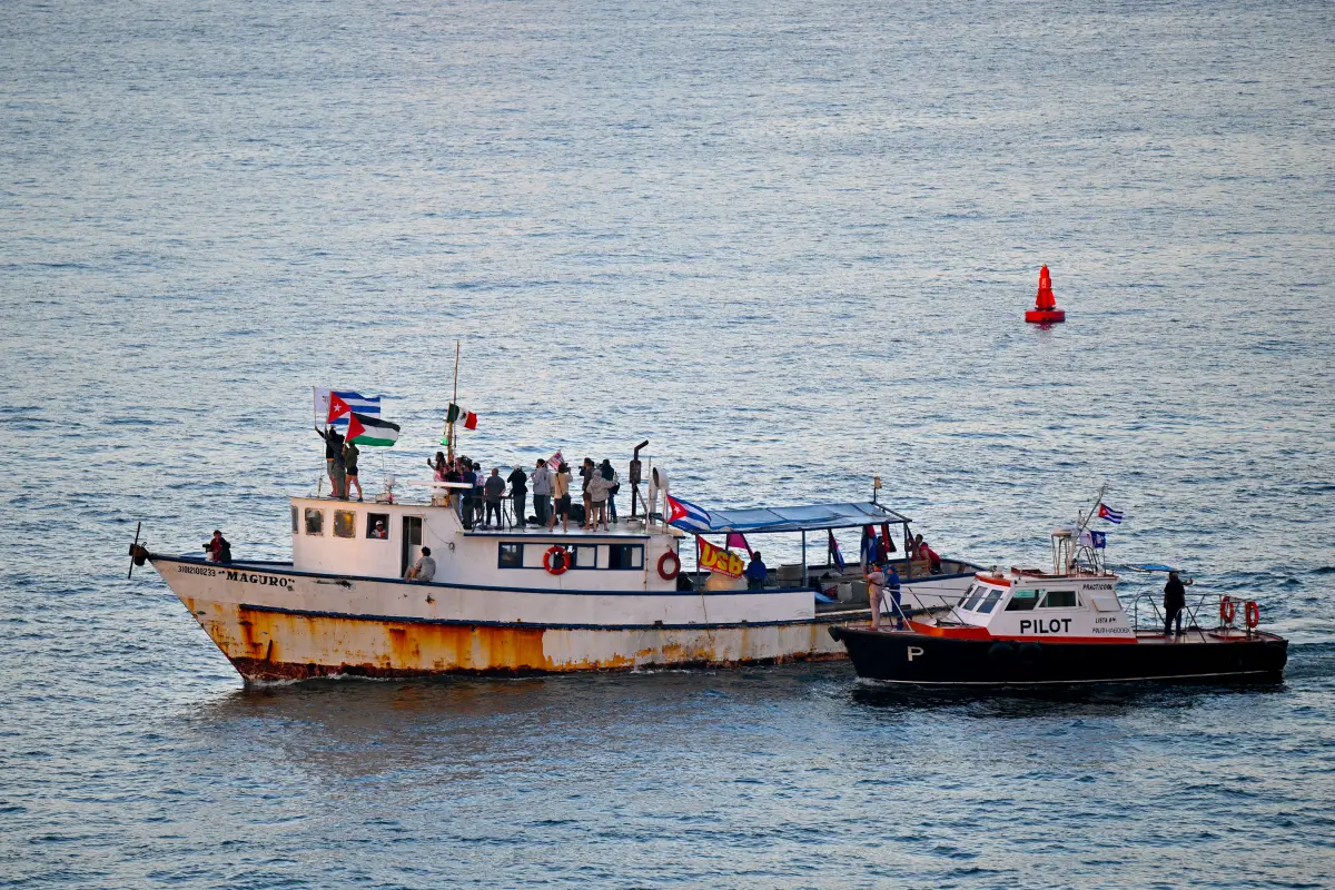 barco ayuda humanitaria