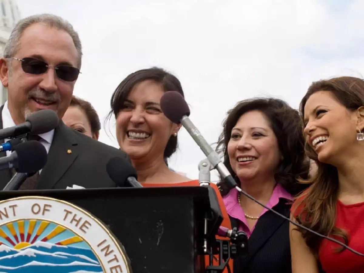 Artistas y líderes latinos se reunieron a las afueras del Congreso para presentar propuestas de reconocimiento hacia dicha comunidad.