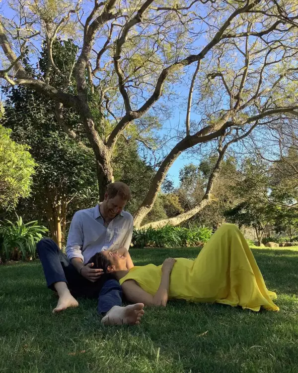 Meghan Markle y Harry muestran la foto sin editar que usaran para anunciar su embarazo