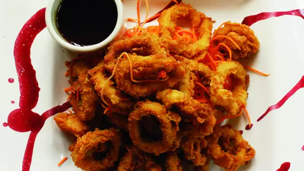 Los calamares en el Café San Pedro se pueden disfrutar al aire libre a cualquier hora del día.