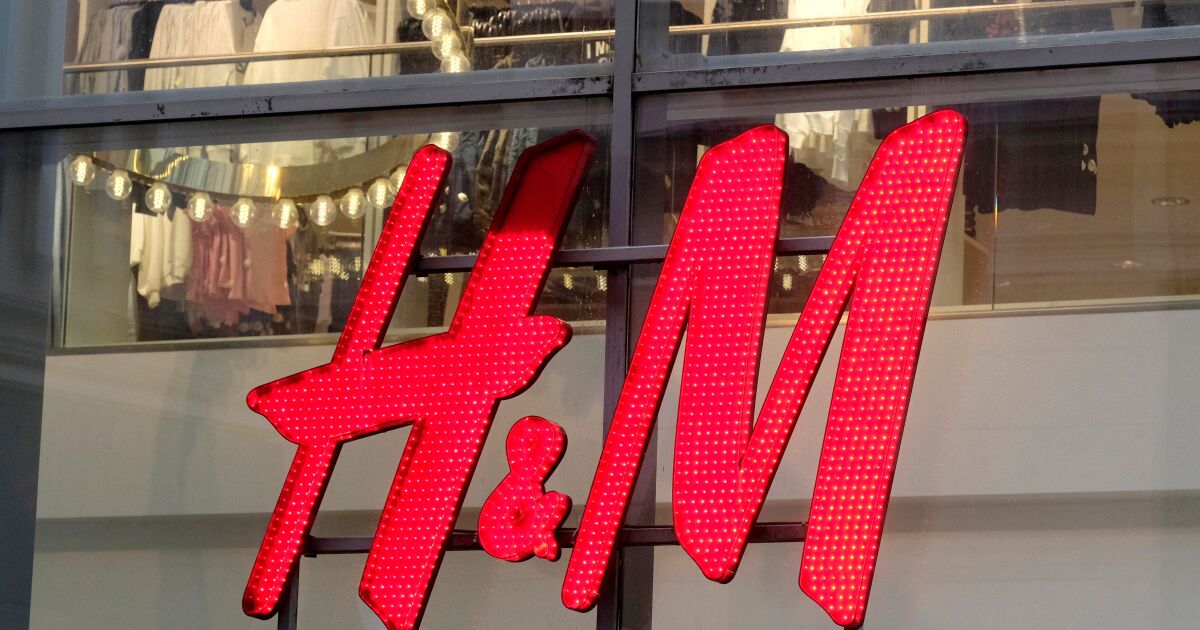 H&M İspanya'daki 28 mağazasını kapatacak ve 588 işçiyi işten çıkaracak