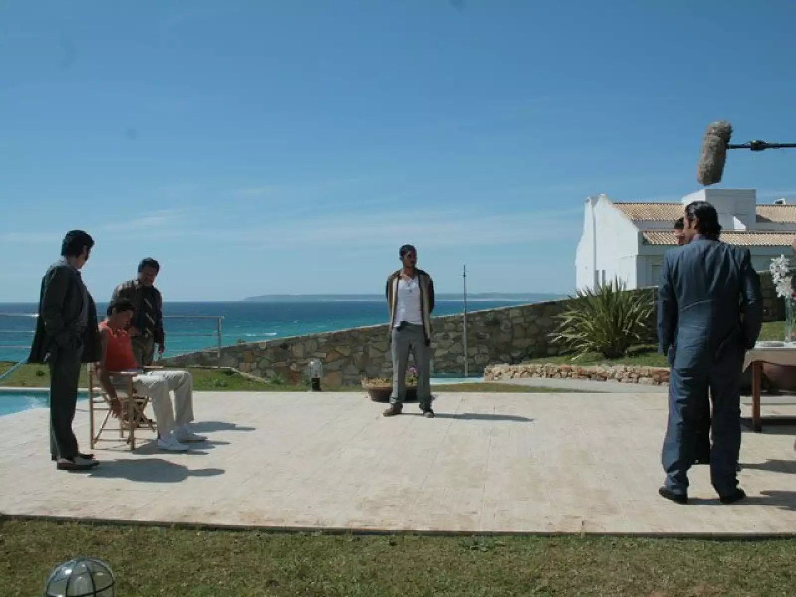 En el filme, algunos narcotráficantes mexicanos llegan a España, en donde se encuentran Gloria (Victoria Abril), Aurora (Ariadna Gil), Ana (Elena Anaya) y Paloma (Pilar López de Ayala).