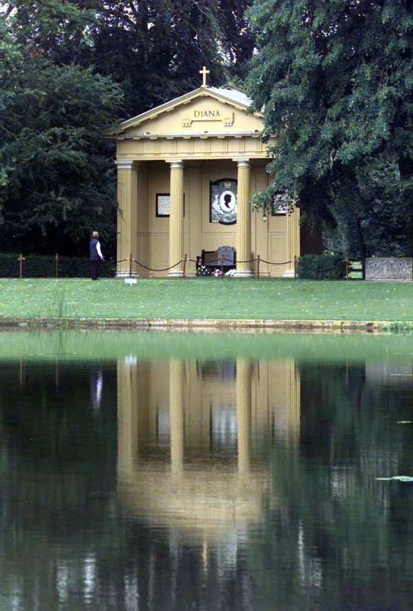 Los icónicos lugares en el mundo en memoria a Lady Di Monumento en