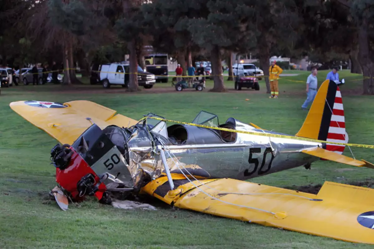 Así quedó el avión de Harrison Ford tras el accidente.