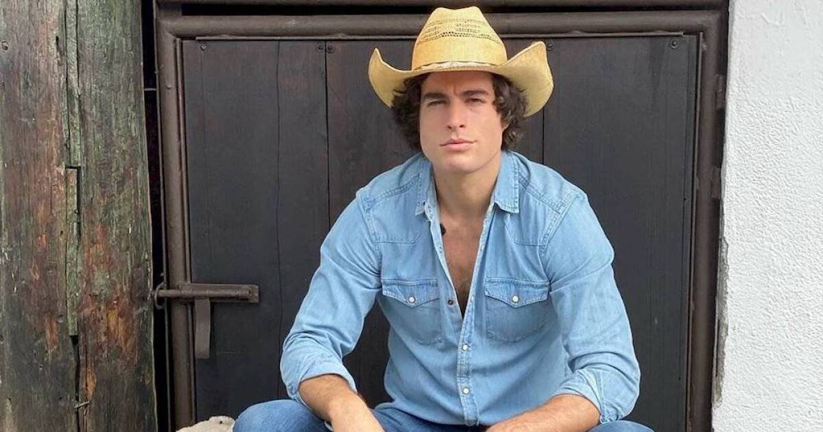 Danilo Carrera Debuts As A Writer Michelle Renaud Was His Great Accomplice Danilo carrera tiene muy claro las cosas que puede hacer publicas y las cosas personales, ademas desmiente los rumores y afirma estar sentimentalmente bien. danilo carrera debuts as a writer