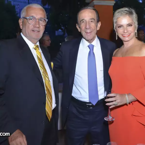 Francisco Medina, Manuel Arango y Alba Flores de Medina