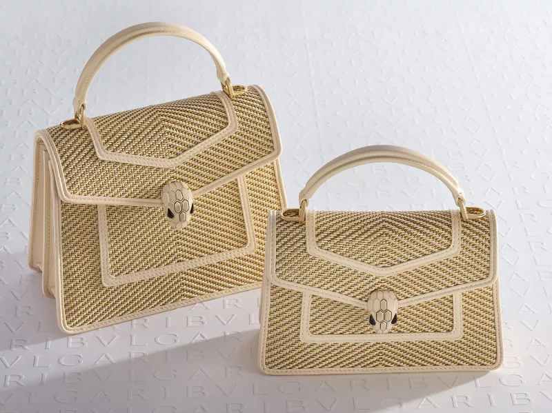 Bulgari presenta su colección Serpenti en bolsas doradas para este verano