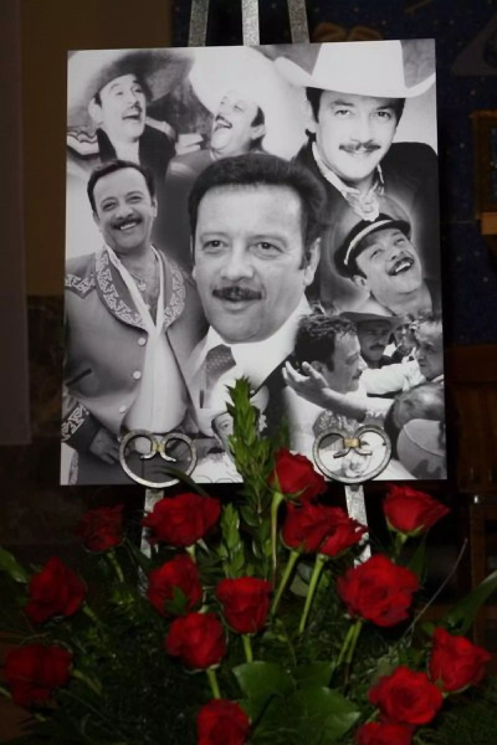 Pedro Infante Jr.  falleció el 1 de abril en Los Ángeles, California, a los 59 años por complicaciones de una neumonía, aunque el acta certificada menciona que murió "a consecuencia de las 12 puñaladas que se propició con un cuchillo". Además, se añade qu