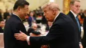 El presidente de China, Xi Jinping (izquierda), mira al presidente de los Estados Unidos, Donald Trump, mientras asisten a un banquete de estado en el Gran Salón del Pueblo en Beijing el 14 de mayo de 2026.