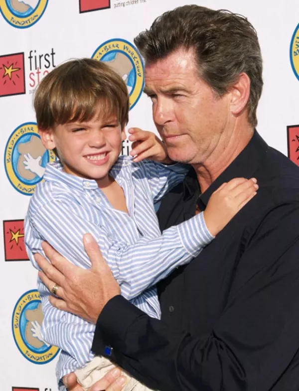 Desde que era menor y su padre lo llevaba a las presentaciones de películas o eventos, Paris mostraba las mismas facciones que su padre.