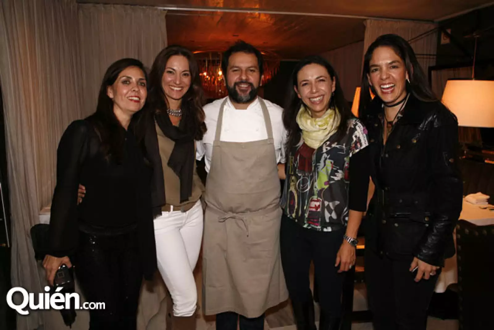 Sandra Vázquez, Sandra Chollet, Enrique Olvera, Laura Manzo y Bertha González Nieves en una cena preparada por el Chef, en el restaurante Moxi del Hotel Matilda, un favorito de San Miguel.