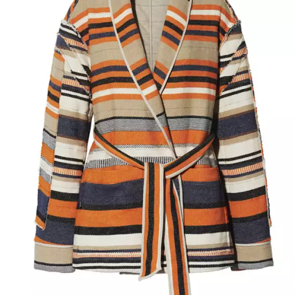 Un blazer ligero a rayas para los días que pasaremos en verano cerca de la brisa del mar.