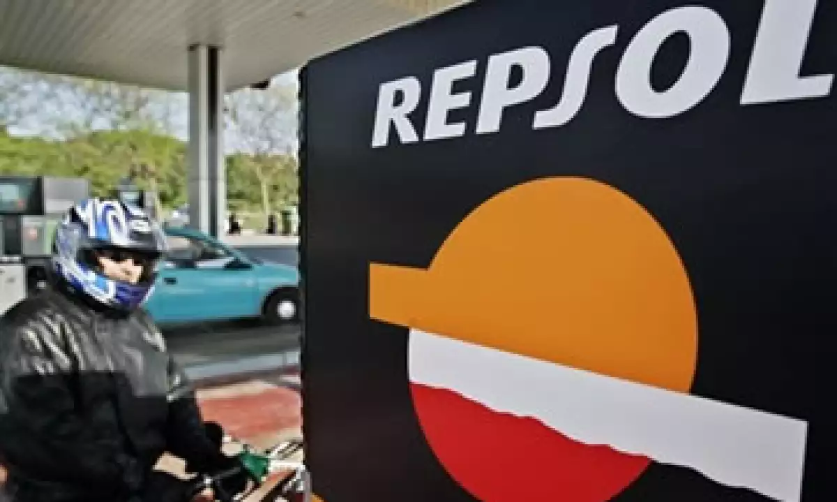 Pemex desembolsó más de 1,100 mde la semana pasada para duplicar hasta casi el 10% su participación en Repsol-YPF. (Foto: AP)