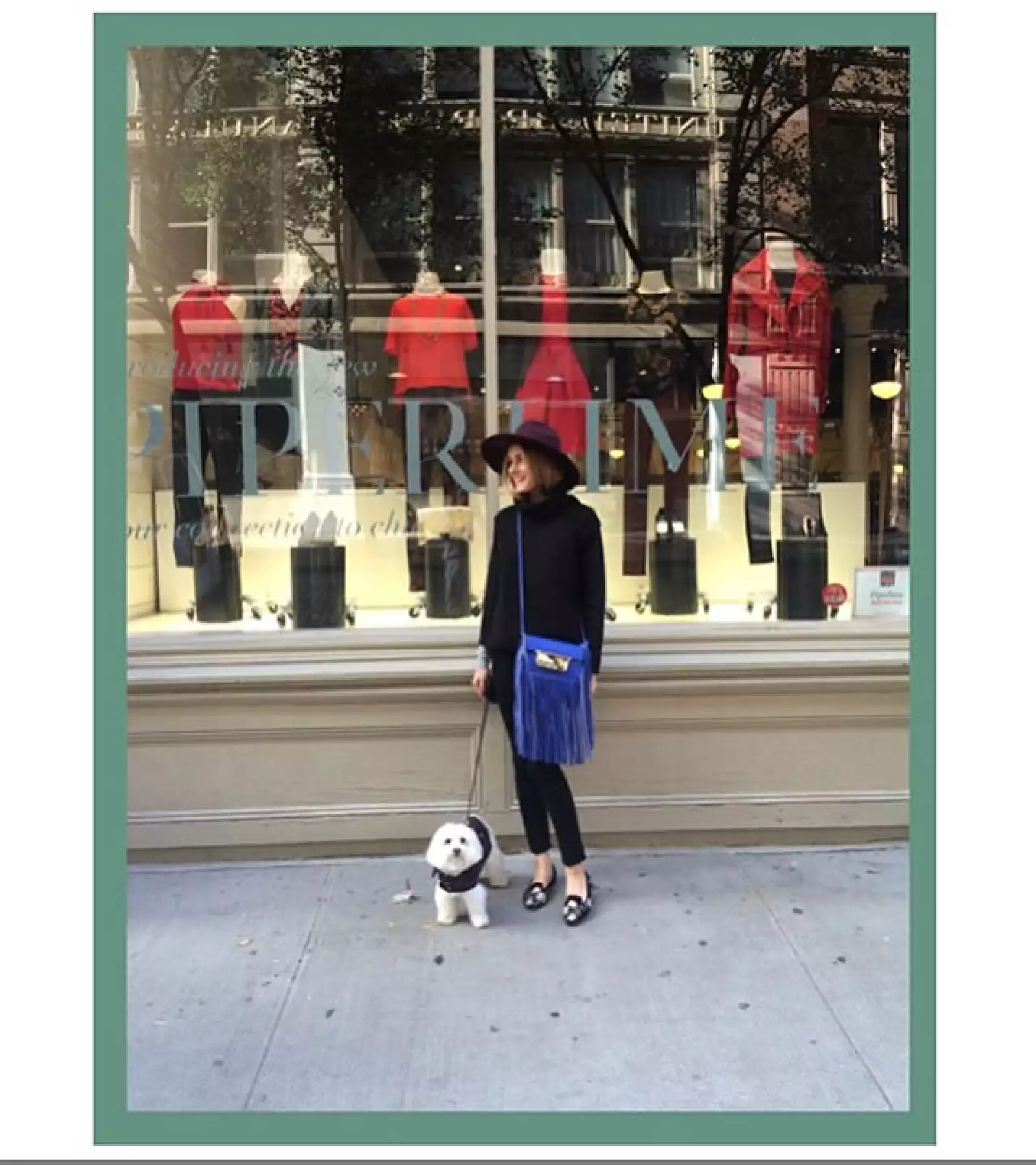 Nuestra it girl favorita, Olivia Palermo, pasea con su perro Mr. Butler por las calles de NY con mucho estilo.