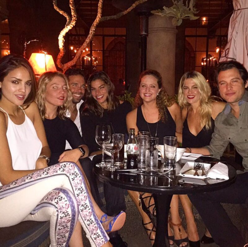 Entre los invitados a la cena de compromiso estuvieron Eiza González y la socialité regia, Gretel Joffroy.