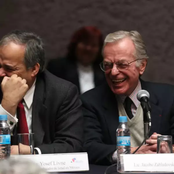 Homenaje a Jacobo Zabludovsky y Leon Davidoff.