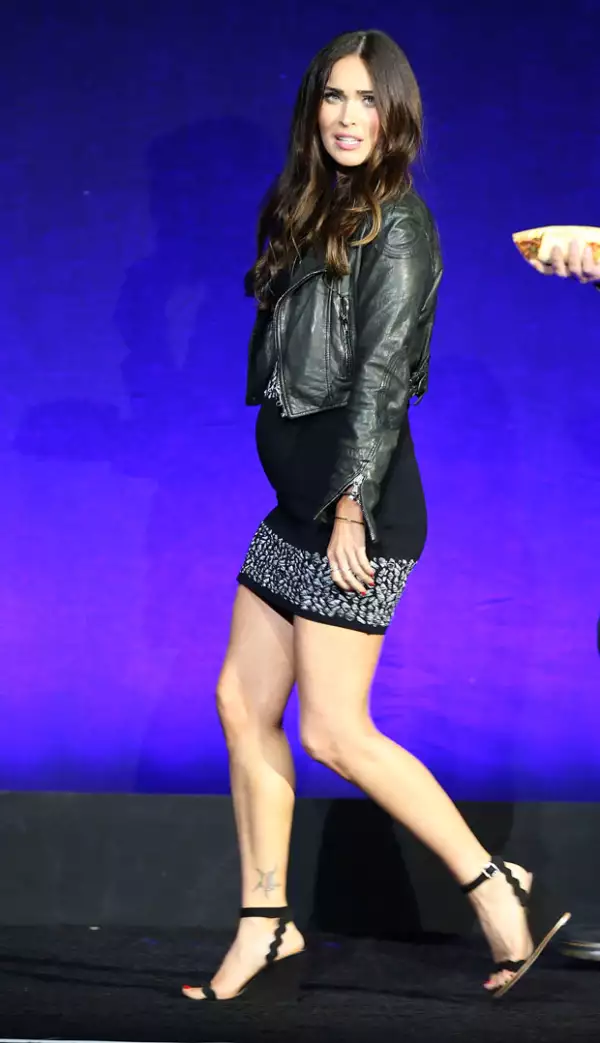 Megan Fox reveló su embarazo de varios meses, ayer en la convención CinemaCon en Las Vegas.