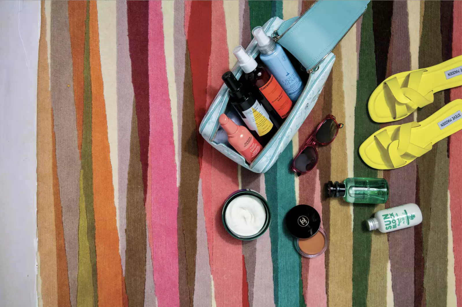 Productos de belleza para la maleta