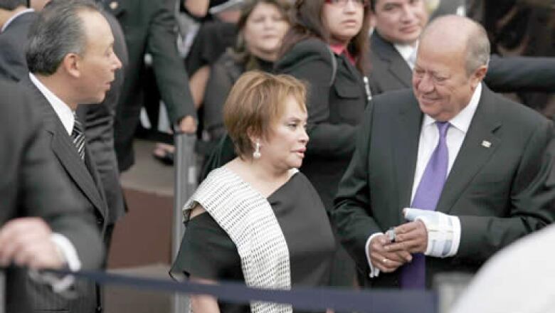 El gobernador de Chihuahua, José Reyes Baeza; la dirigente del SNTE, Elba Esther Gordillo, y el líder de los petroleros, Carlos Romero Deschamps.