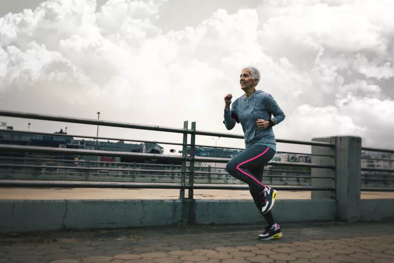 correr en ciudad contaminada