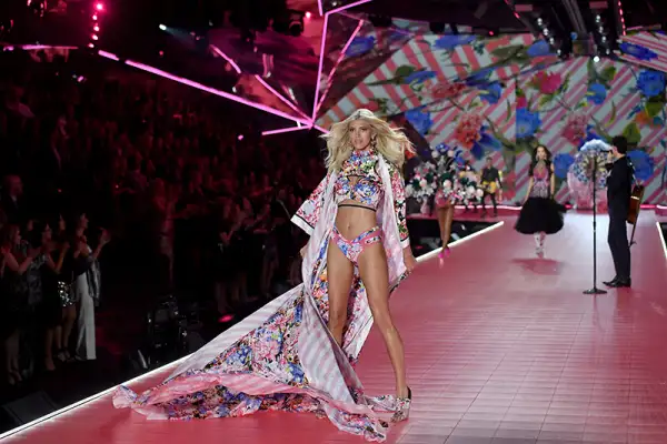 2018 Victoria's Secret Fashion Show - Runway