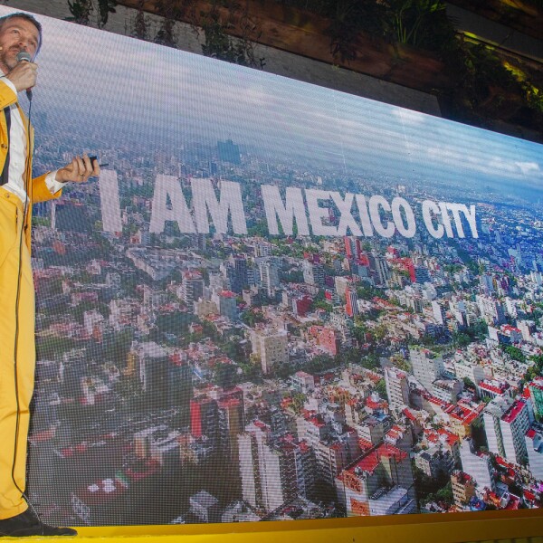 Marcelo Ebrard en el lanzamiento de What Design Can Do Mexico City