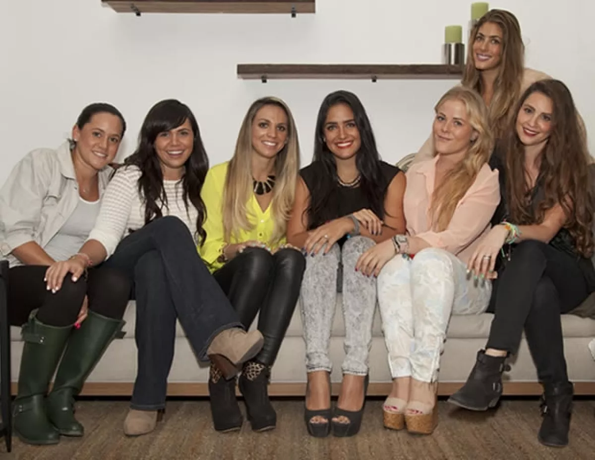 Su hermana Nunzia y su cuñada Marcelle Fridman y otras amigas la acompañaron a ver las nuevas propuestas en muebles y accesorios para el hogar de Crate and Barrel.