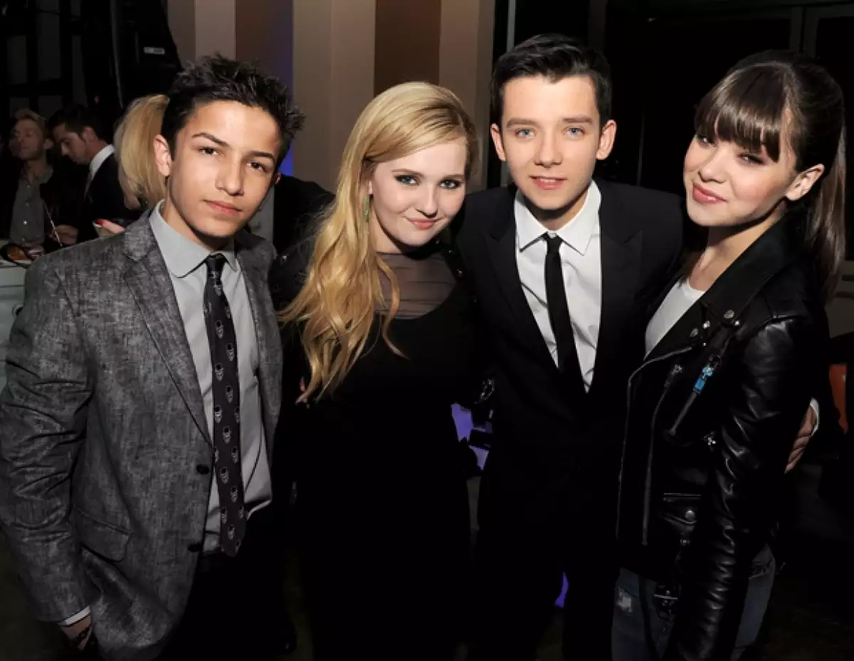 Abigail Breslin y el elenco juvenil de "El juego de Ender".