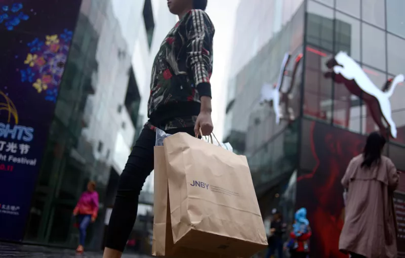 Los productos falsificados tienen un costo menor que los reales.