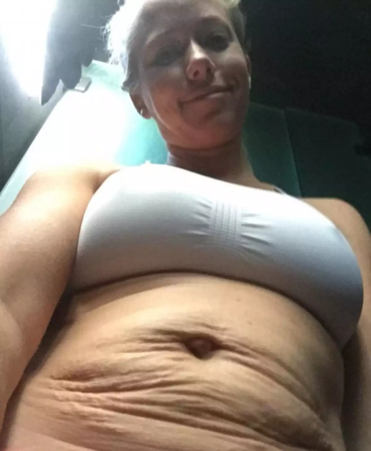 La ex Playboy ganó varias muestras de aprobación al publicar una foto de su abdomen, tras haber pasado por dos embarazos, en Instagram.