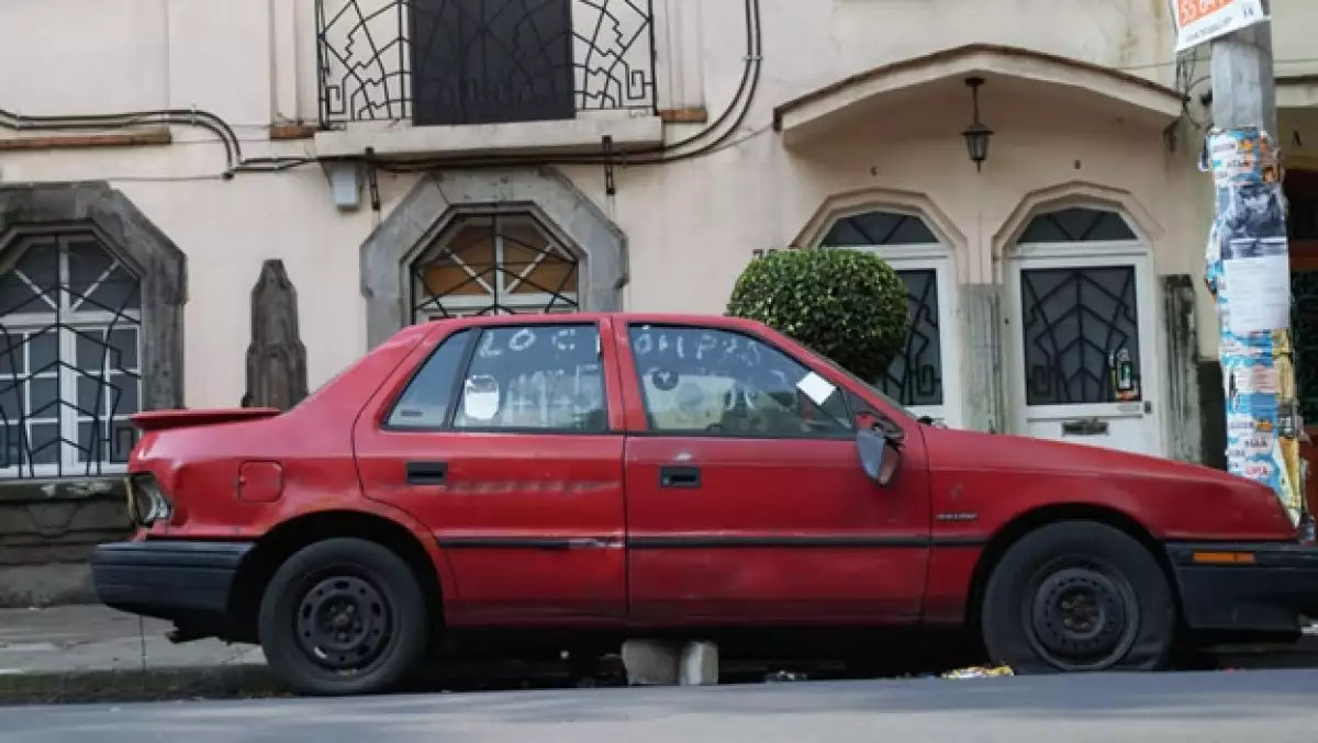 autos antiguos, autos viejos, vehiculos, hoy no circula, contaminacion, abandono